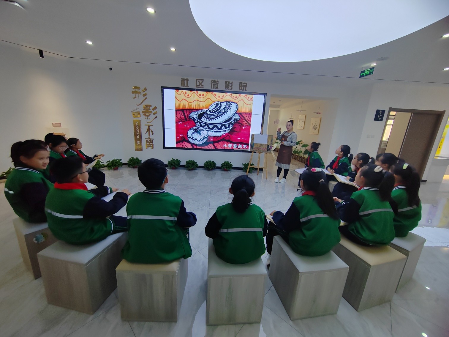 1729560941323759.jpg 元宝山区西城街道新景四季东社区关工委“笔尖绘快乐,艺术润童心”活动照片1_副本.jpg