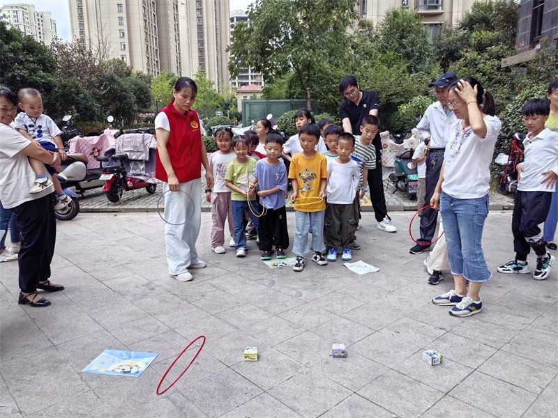 合肥市包河区烟墩街道清水冲社区关工委：“乐投壶 趣套圈”趣味活动 (1).jpg