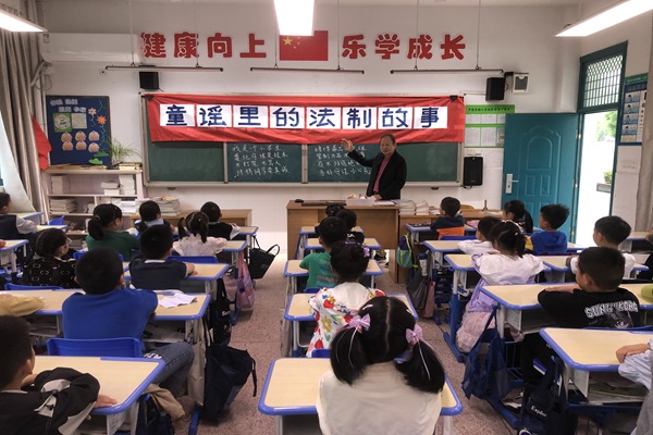 1729669753287050.jpg 汾湖 童谣里的法制故事--.jpg