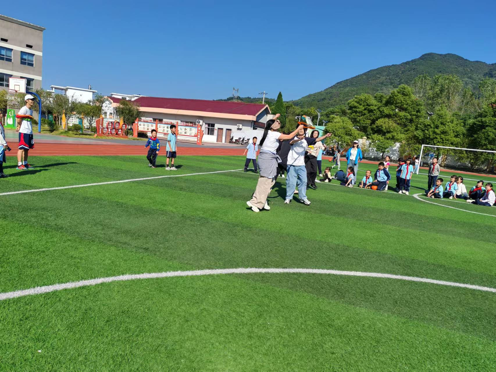 1729840557765962.jpg errenpaoqiu.jpg