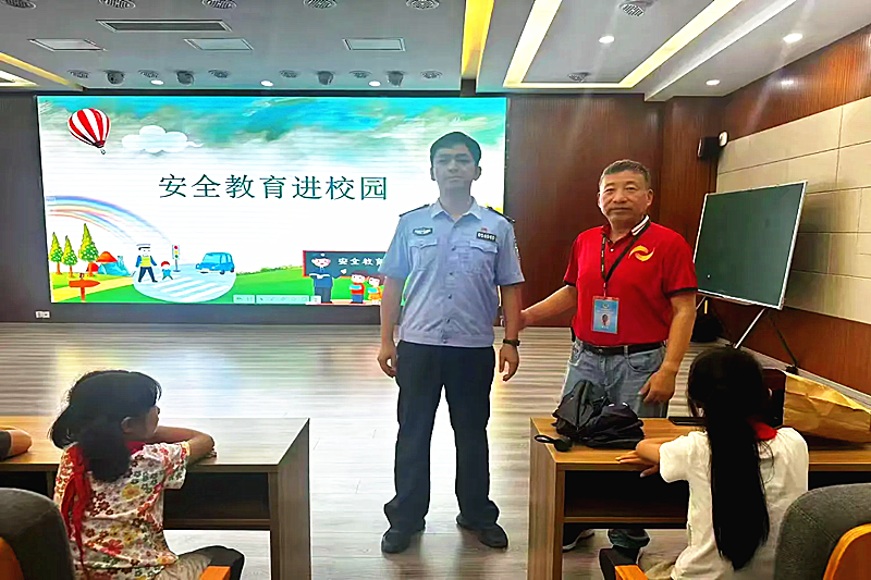 1729896584588864.png 江苏省南京市秦淮公安分局月牙湖派出所关工站深入辖区小学开展安全教育宣传活动_.png