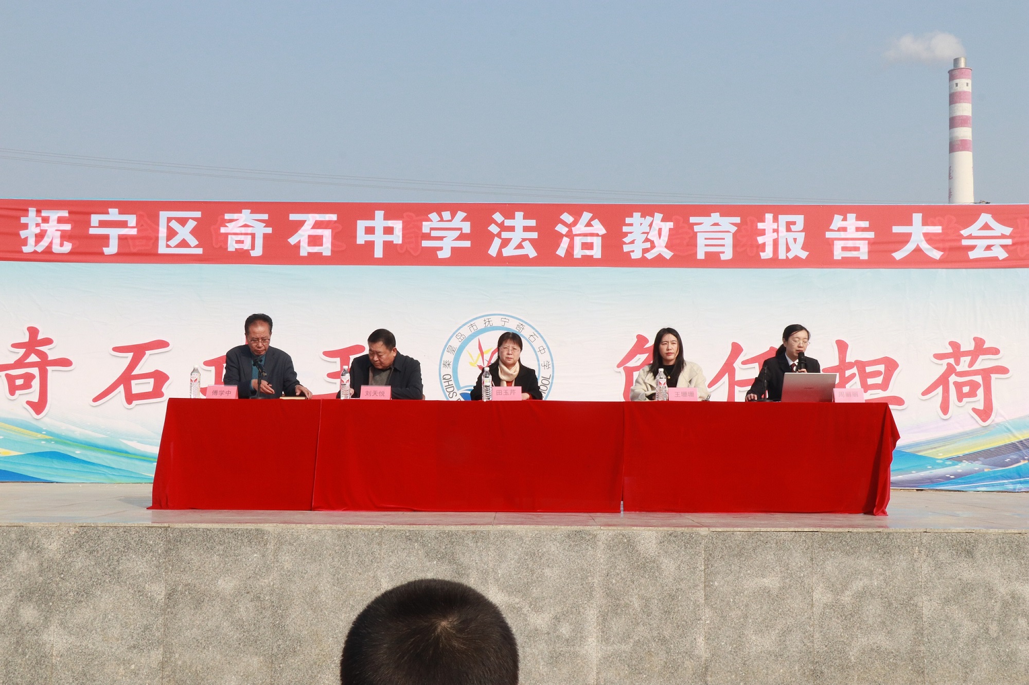 1729902938960565.jpg 检察官为学生们宣讲法律知识1.jpg