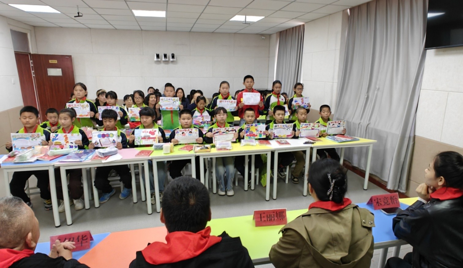 1730078955879251.jpg 元宝山区五家小学扶贫帮困活动照片3jpg_副本.jpg