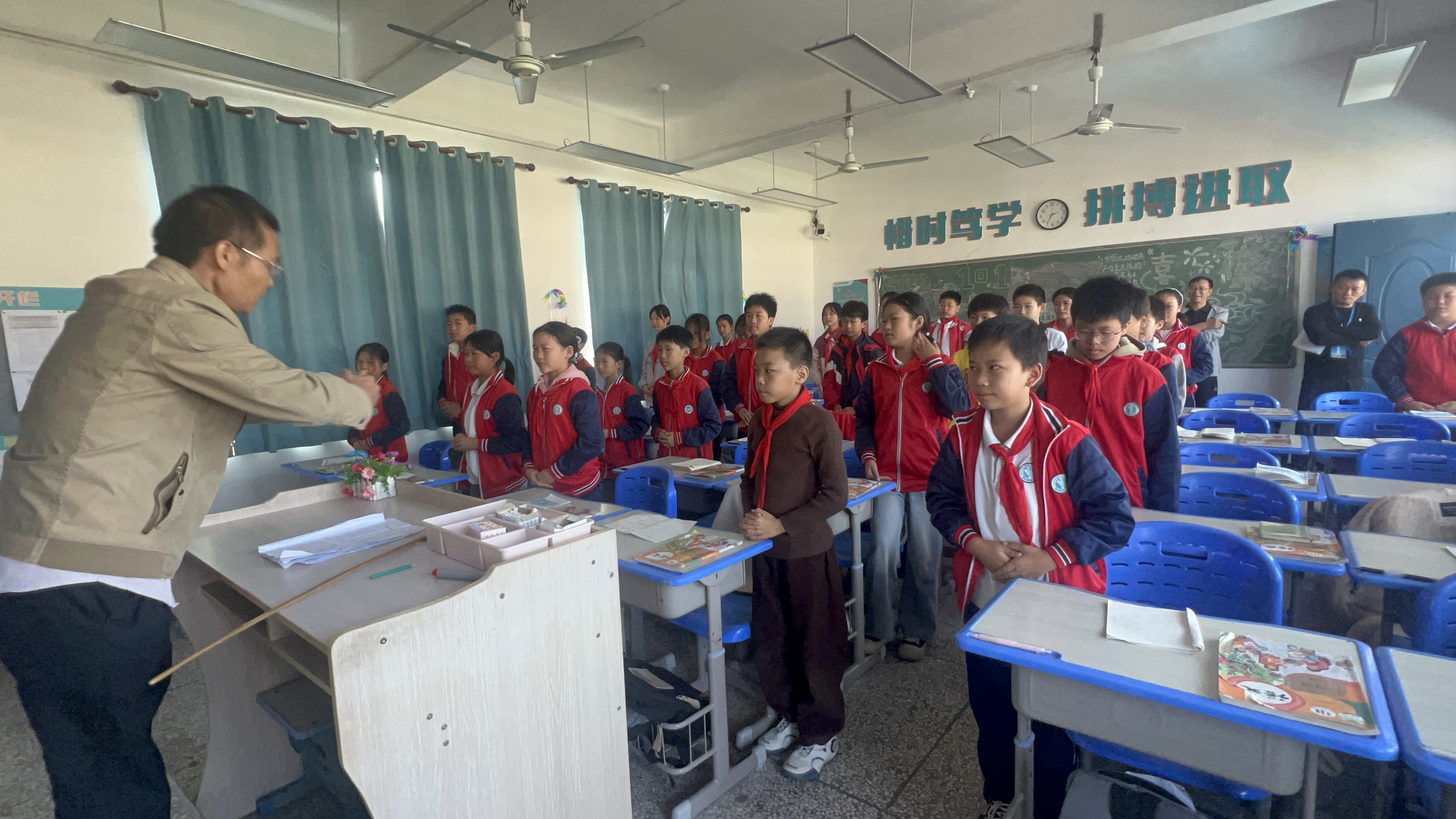 1730166363380131.jpg 课堂常规口令评比活动1.jpg