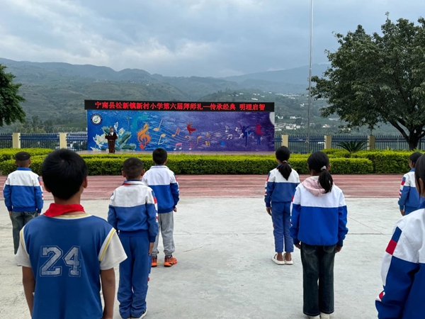 1730169427140595.jpg 拜师活动现场_副本.jpg