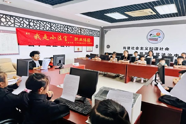 江陵街道叶泽湖村创新法宣矩阵 擦亮法治之光2.png