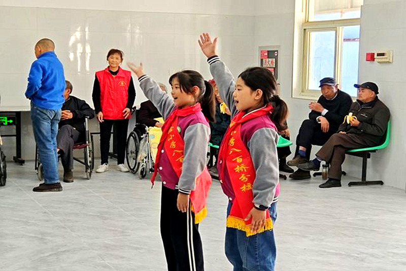 1730503810870835.jpg 江苏省南京市六合区实验小学八百桥分校关工委开展敬老爱老公益活动(2).jpg