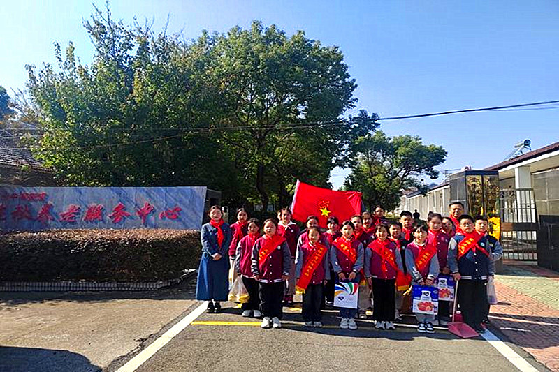 1730503827350884.jpg 江苏省南京市六合区实验小学八百桥分校关工委开展敬老爱老公益活动(4).jpg