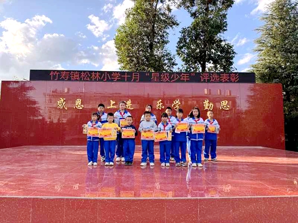 1730684392946681.jpg 评选现场.jpg