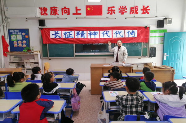 1730700989642783.png 汾湖”“五老”“走进”好苗苗班“宣讲长征精神2.png