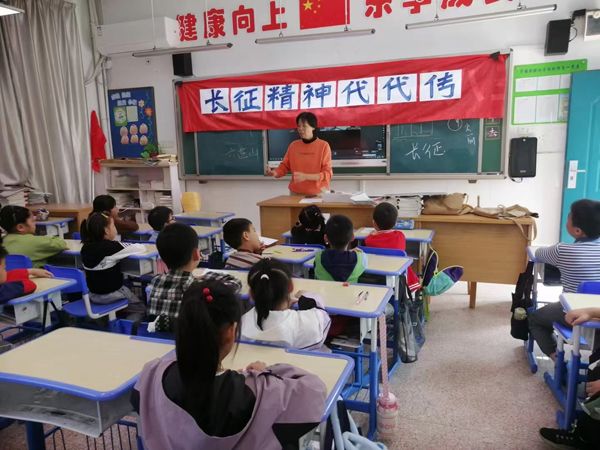1730701001770047.png 汾湖”“五老”“走进”好苗苗班“宣讲长征精神.png