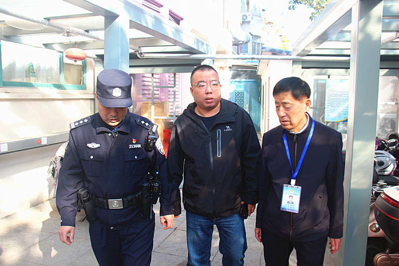 江苏省南京市玄武区玄武湖街道关工委联合开展冬季校园安全检查 (3).jpg
