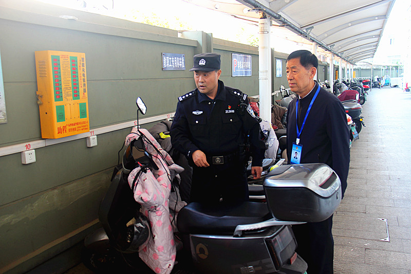 江苏省南京市玄武区玄武湖街道关工委联合开展冬季校园安全检查 (5).jpg