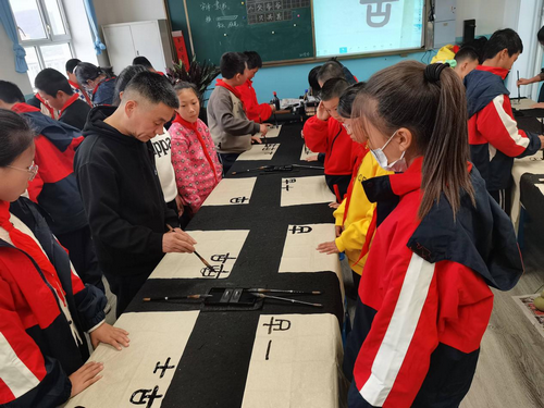 华欣小学弘扬传统文化4_副本.png