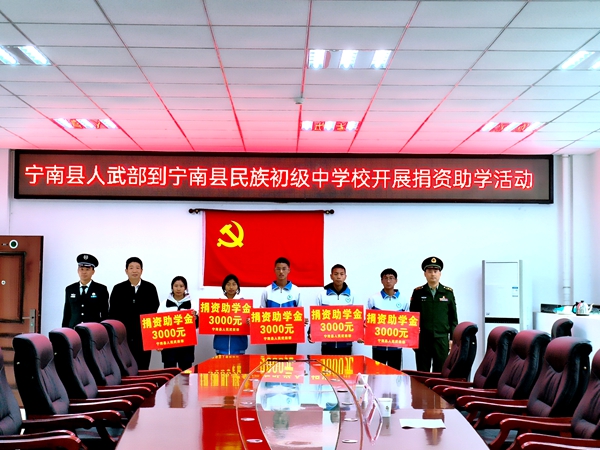 1730962161393601.jpg 捐助现场.jpg