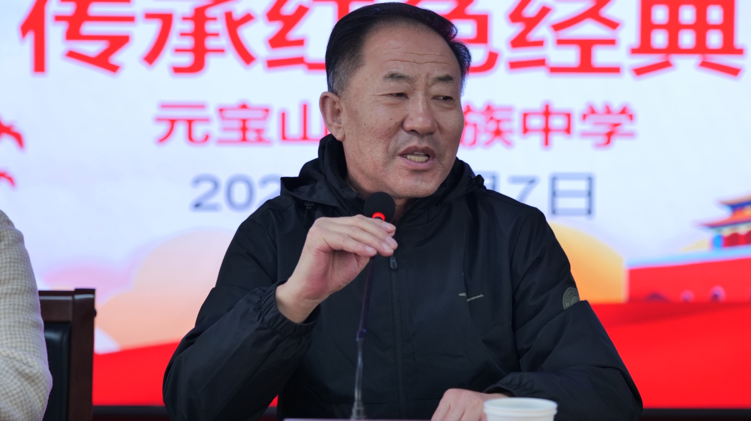 1731055028297143.jpg 元宝山区民族中学“五老”进校园活动照片18_副本.jpg