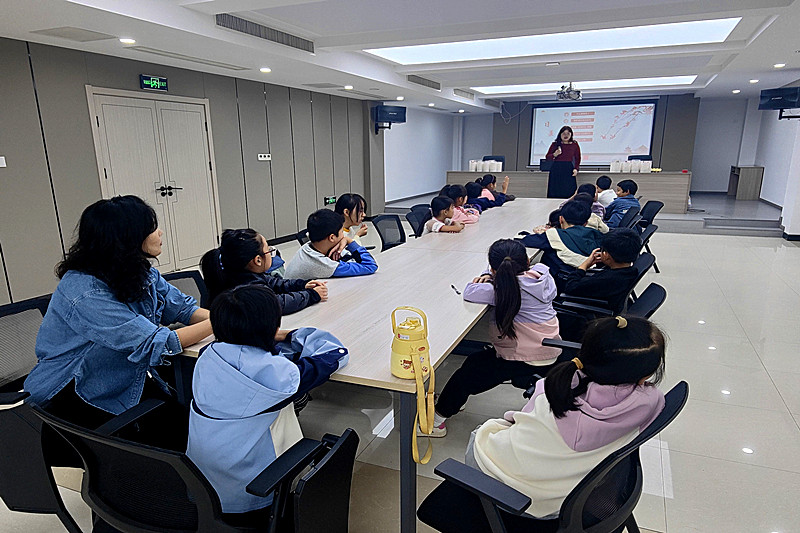 1731113631408779.jpg 江苏省南京市江北新区新华一村社区关工委开展“家风传承 幸福启航”家风家训主题活动(1).jpg