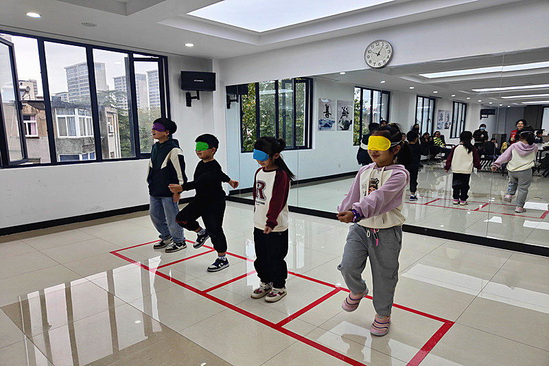 1731113642898047.jpg 江苏省南京市江北新区新华一村社区关工委开展“家风传承 幸福启航”家风家训主题活动(2).jpg