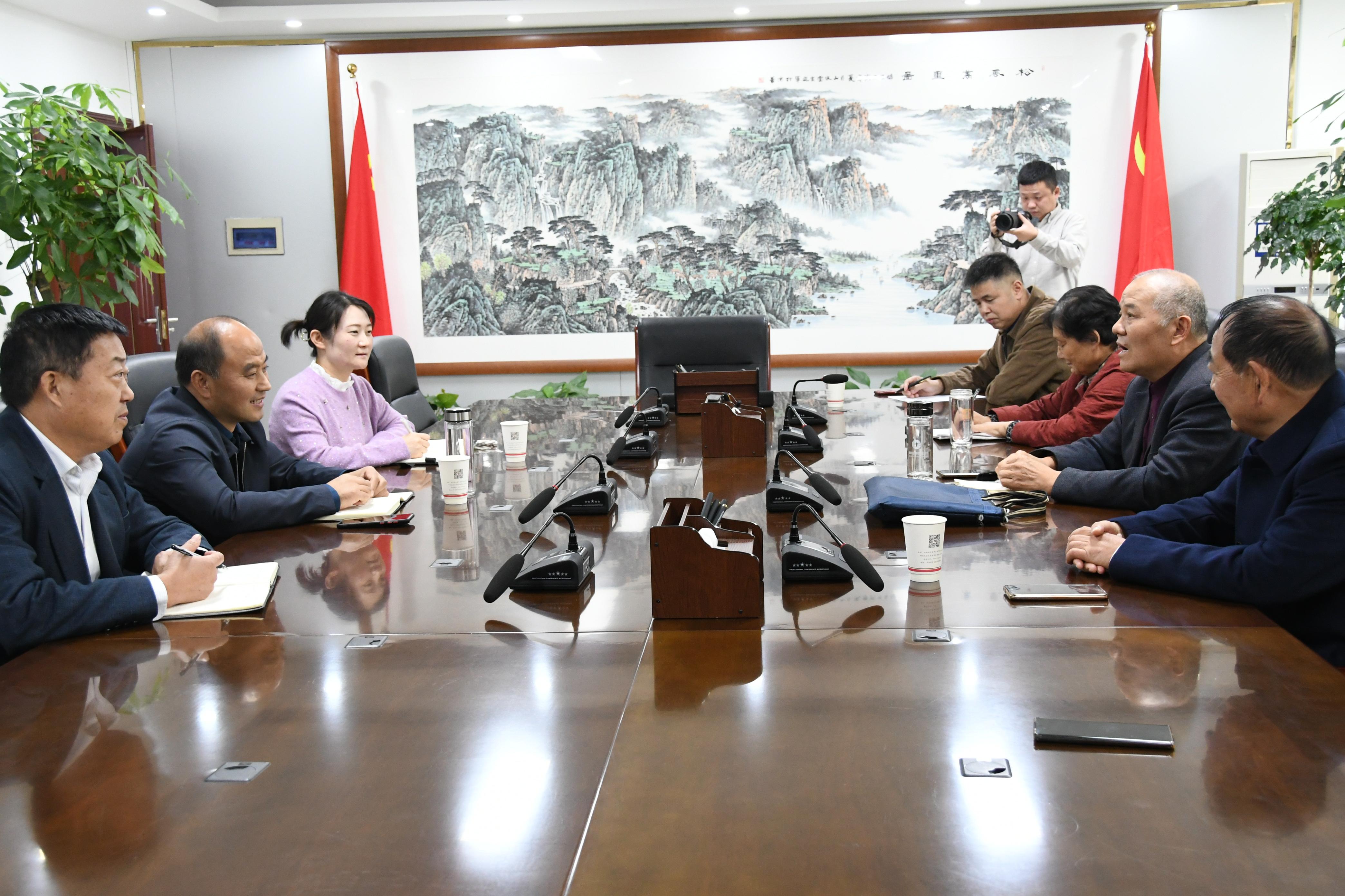 1731375040130873.jpg 安徽省阜阳市阜南县关工委到县教育局开展调研座谈2.jpg