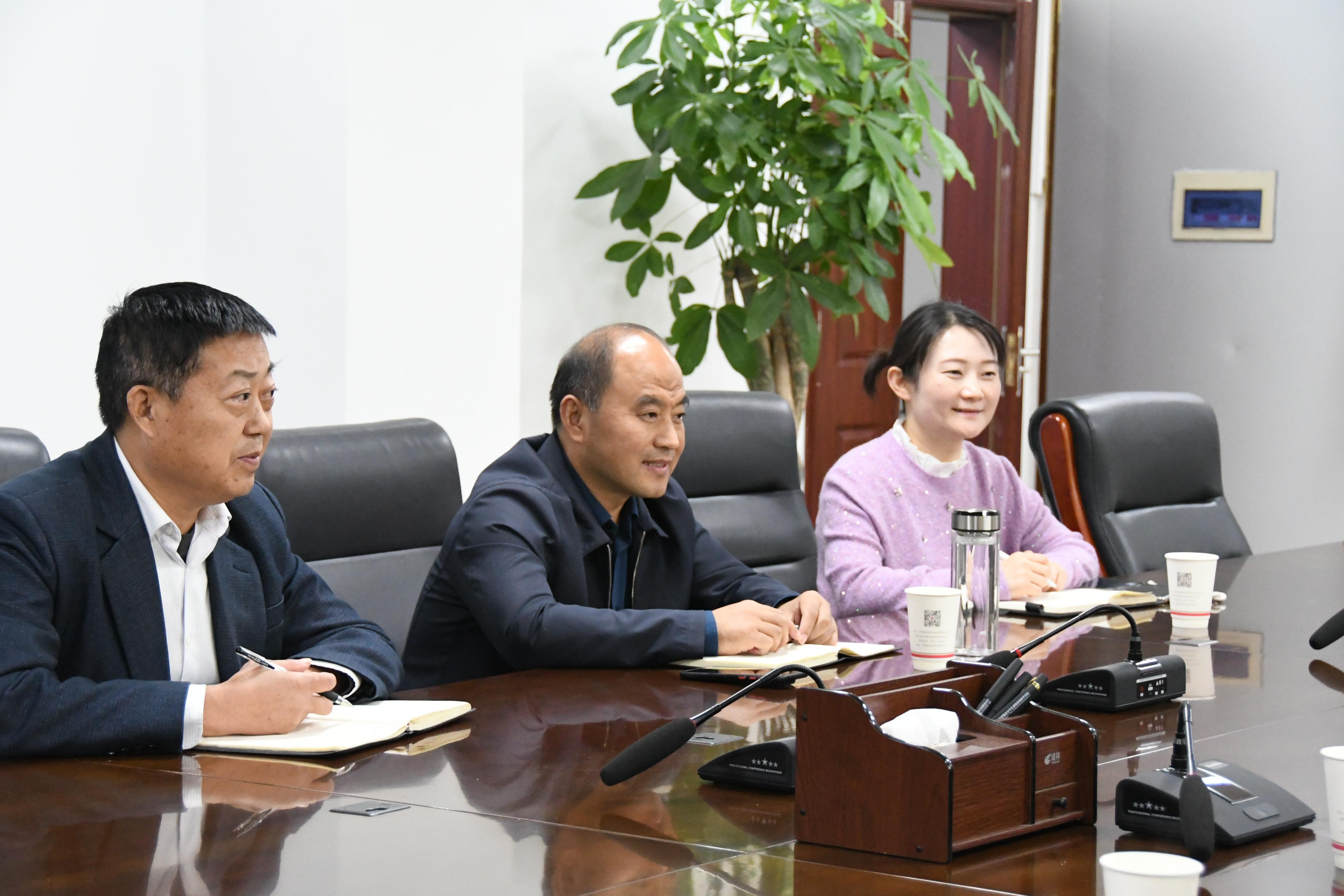1731375086638366.jpg 安徽省阜阳市阜南县关工委到县教育局开展调研座谈1.jpg