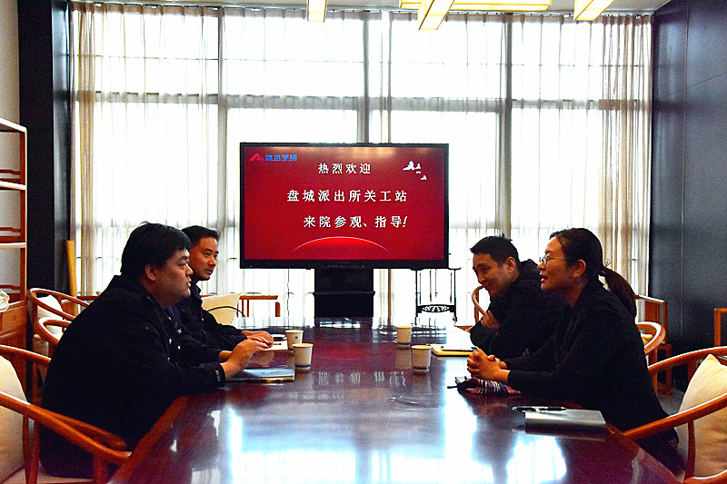 1731543140404332.jpg 江苏省南京市江北新区公安分局盘城派出所关爱工作站走访南信大艺术学院 (1)_.jpg