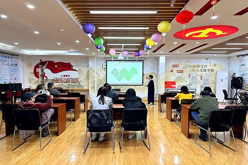 1731714868839719.jpg 江苏省南京市玄武区锁四社区关工委“家校社”联动开展“家庭教养技能”讲座_.jpg