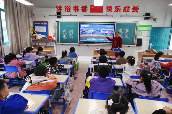1731907788164197.jpg 汾湖 国之重器多威风 逐梦蓝天向未来.jpg