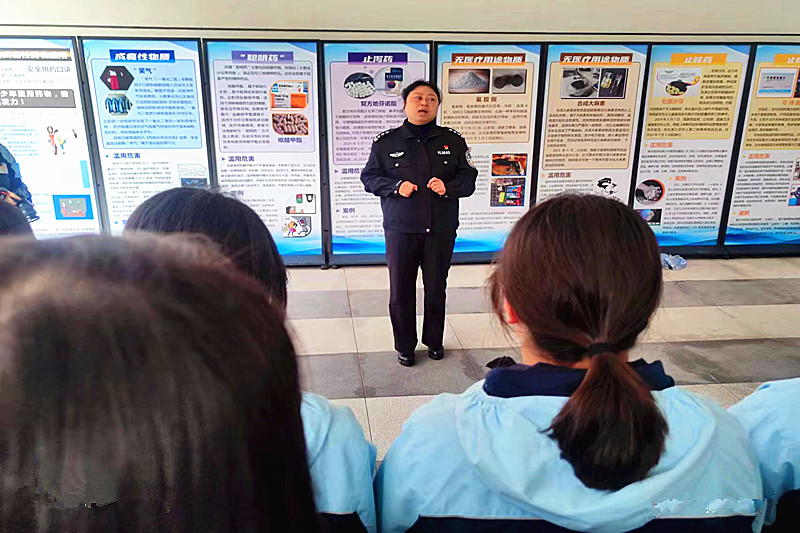 1731969459116188.jpg 江苏省南京市玄武区玄武湖街道关工委联合开展禁毒知识宣讲教育进校园活动 (1).jpg