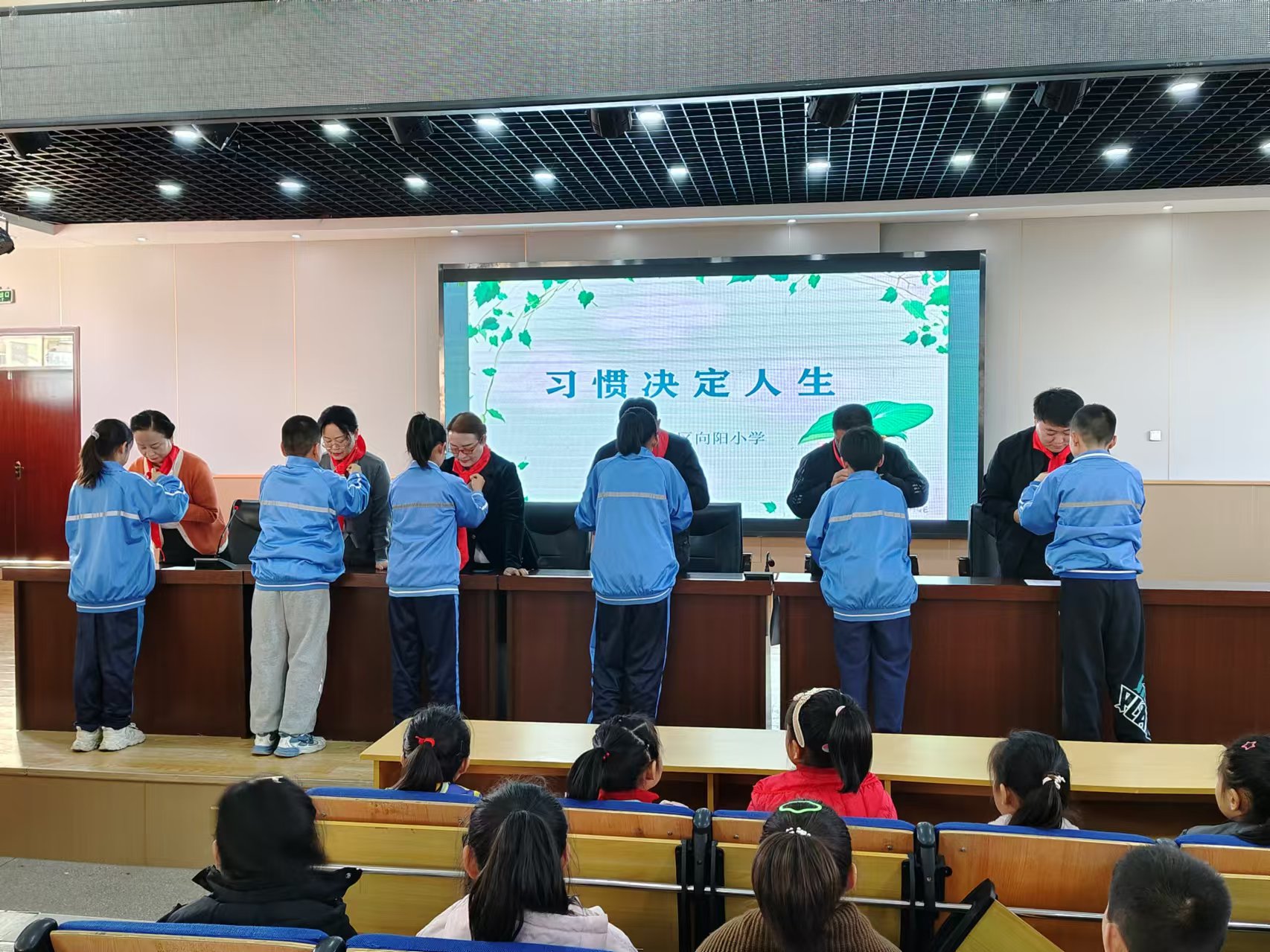 1731985184254820.jpg 元宝山区向阳小学家庭教育研讨会照片2.jpg