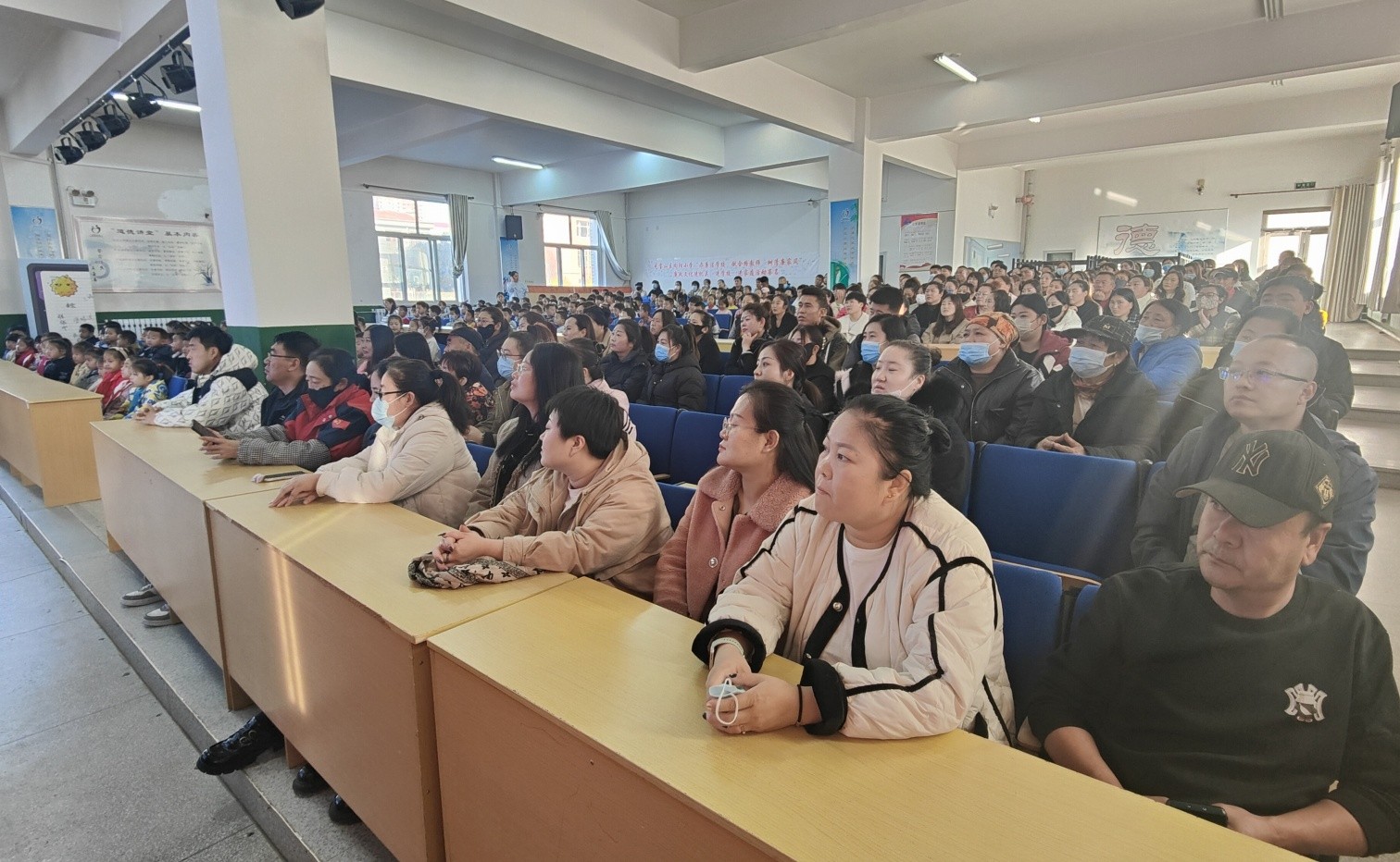 1731985529604660.jpg 元宝山区向阳小学家庭教育研讨会照片10_副本.jpg