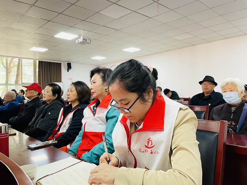 参会人员认真记录学习.jpg