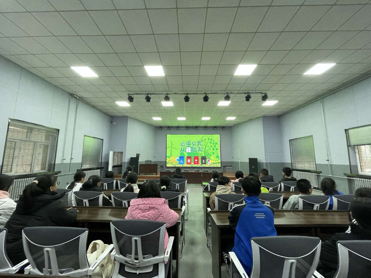 1732244191248858.png 红岗区八百垧街道远航社区关工小组联合八百垧中学开展“文明志愿我先行”志愿服务实践活动.png