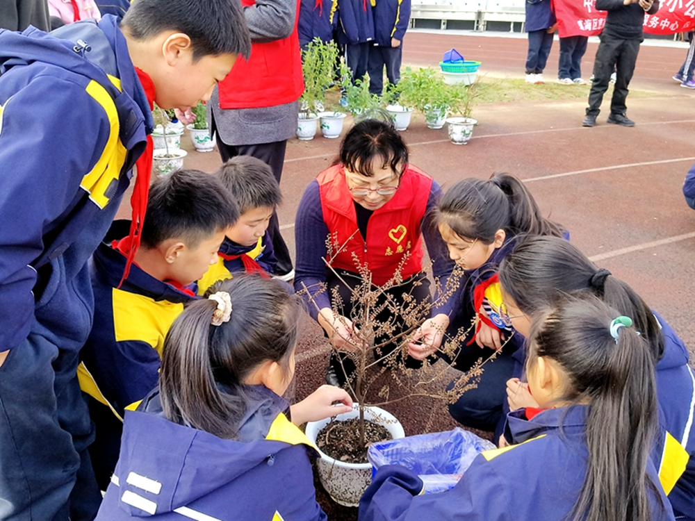 1732676323557279.jpg 报道:第二采摘活动如期举行3_副本.jpg