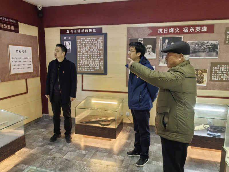11.27陵园讲党史2.jpg