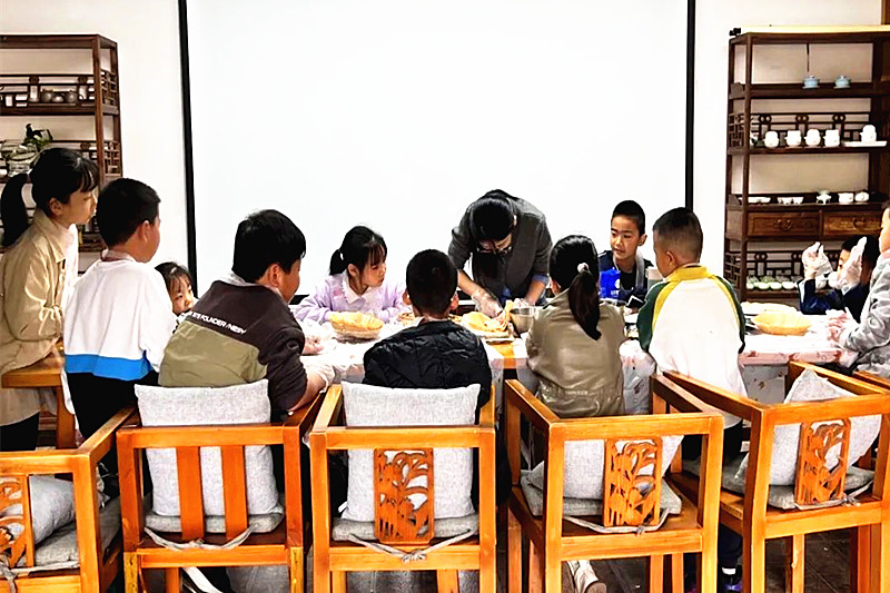 江苏省南京市江宁区江宁街道牌坊村关工委开展美食体验活动 (1).jpg