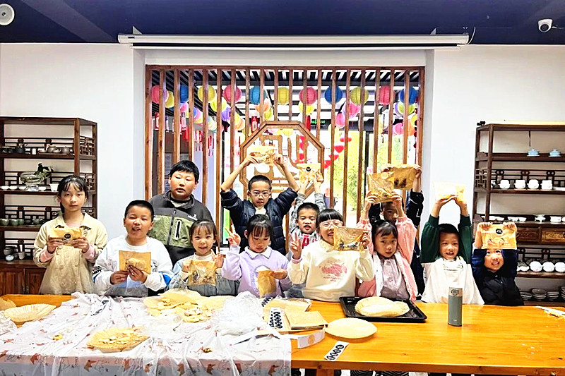 江苏省南京市江宁区江宁街道牌坊村关工委开展美食体验活动 (3).jpg
