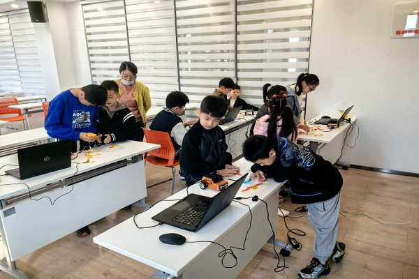 1733040010538512.png 松陵街道苏河社区举办“水果钢琴”体验活动2.png