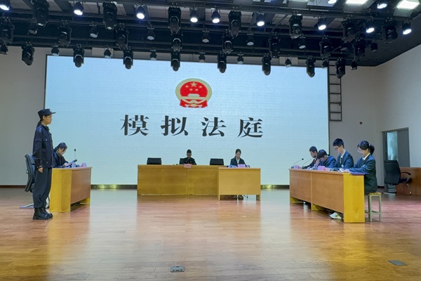 1733121416706179.jpg 震泽镇模拟法庭进校园 法润青春护成长2--.jpg