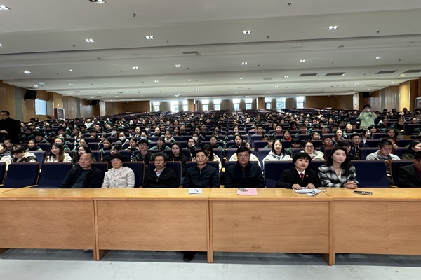1733121435965528.jpg 震泽镇模拟法庭进校园 法润青春护成长--.jpg