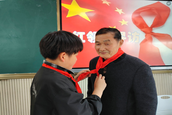 1733123600244798.png 【桃源镇】红领巾寻访抗美援越老兵吴兴培.png