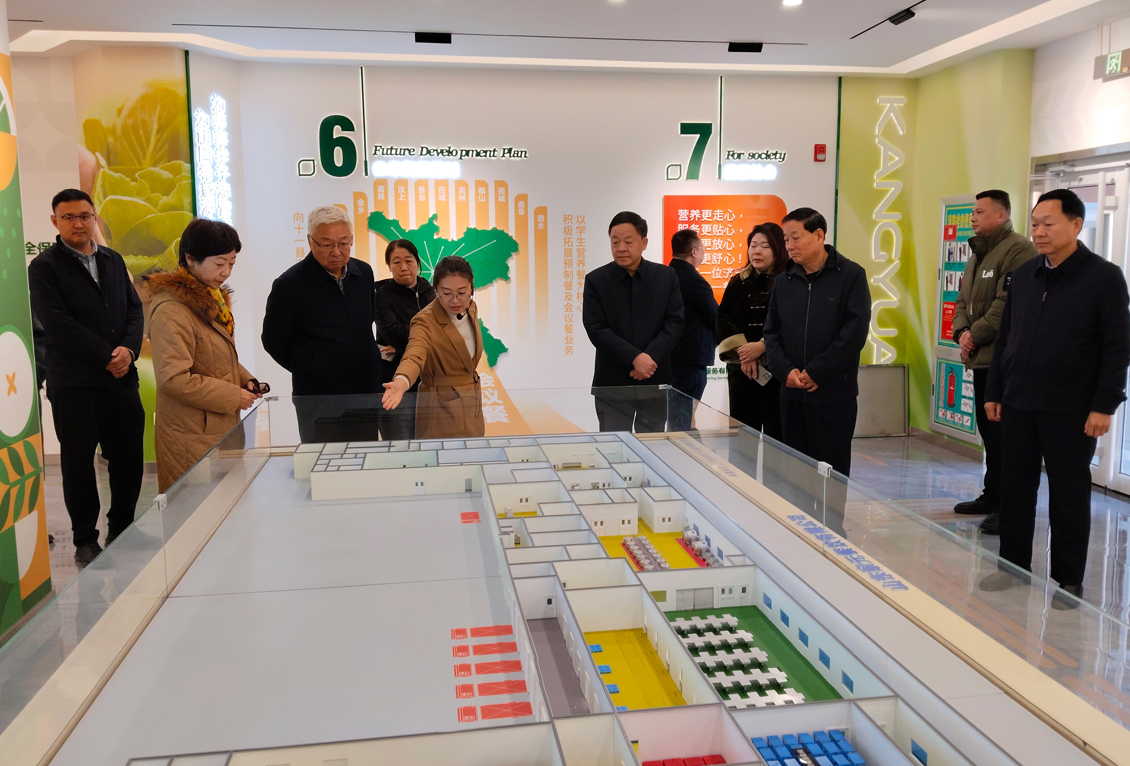 11月27日，济宁市关工委来任城区调研“‘五老’助青少年健康”活动开展情况，实地参观.jpg