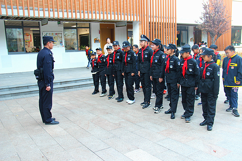 玄武湖街道联合开展“我是正义小警察”职业体验活动(3).jpg