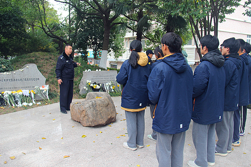 江苏省南京市玄武区玄武湖街道关工委联合开展“铭记历史，勿忘国耻”国家公祭日主题活动(2).jpg