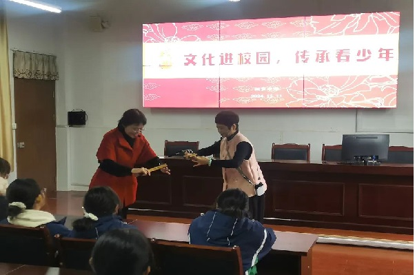 1734328341166574.png 桃源镇铜罗中学关工委:戏曲文化进校园.png