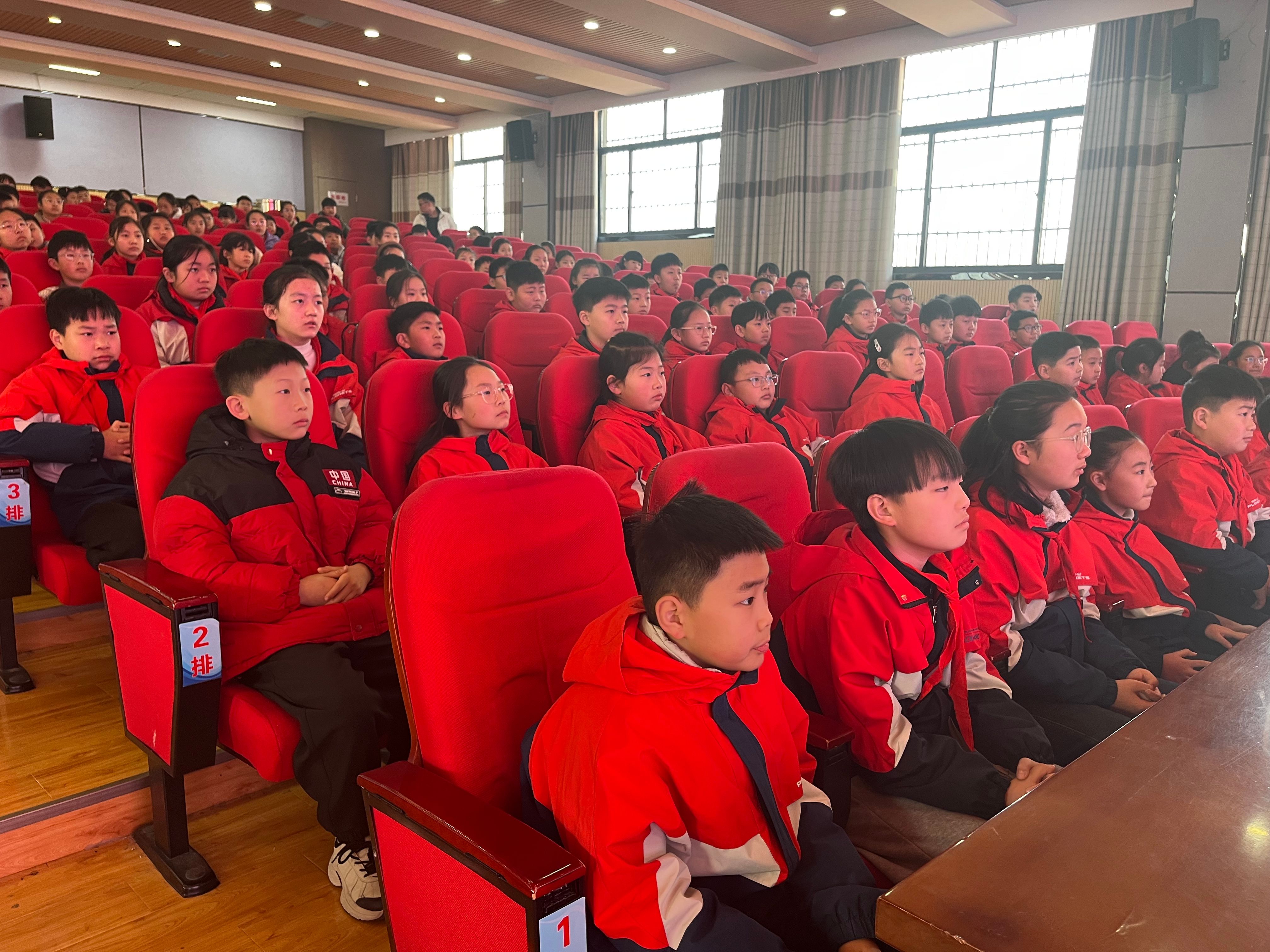 1734332960472138.jpg 12月13日,召开关工系统以文化人暨第十三届“党是阳光我是苗”少幼儿书画大赛启动仪式2(1).jpg
