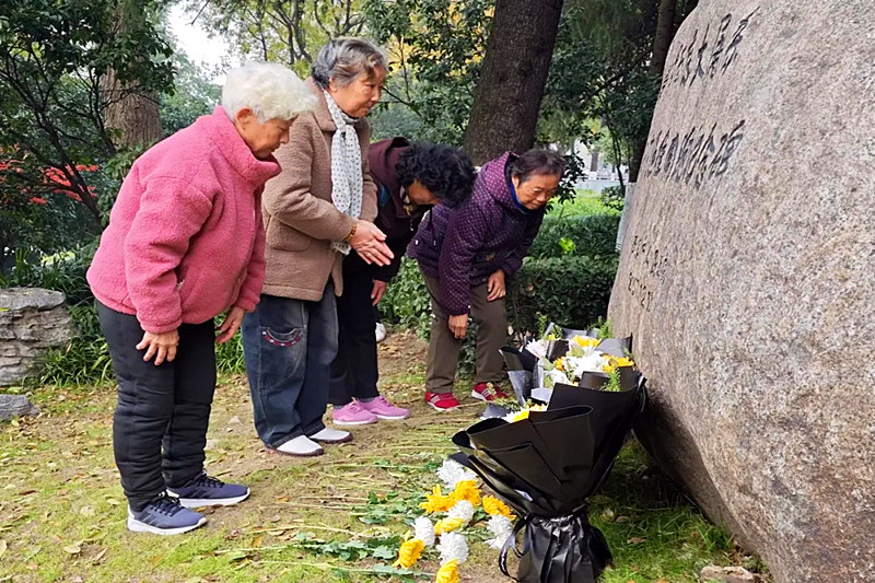 江苏省南京市玄武区富贵山社区关工委开展“铭记国殇历史,共筑爱国情怀”主题教育(4).jpg