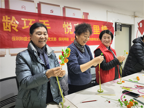 1734509459348712.jpg 银龄巧手 悦享邻里情.jpg