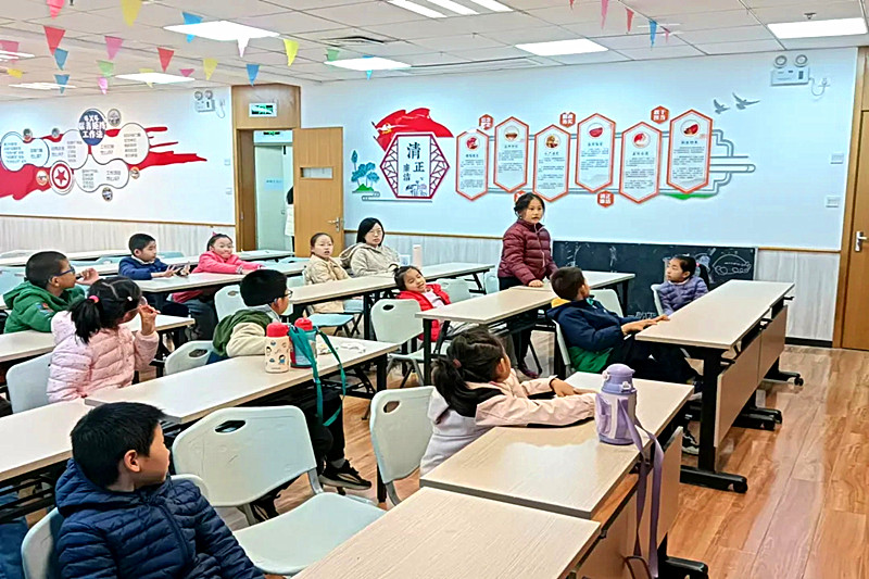 江苏省南京市鼓楼区长阳花园社区关工委开展“巧手筑航天梦”月球车手工制作活动(2).jpg