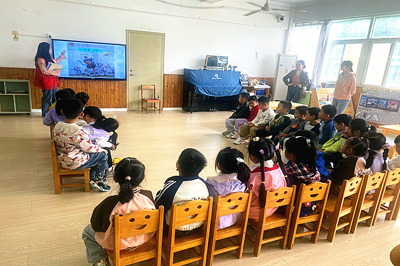 江苏省南京市秦淮区红花街道风光里社区关工委开展了“童年有书，未来有梦”主题阅读活动(1).jpg