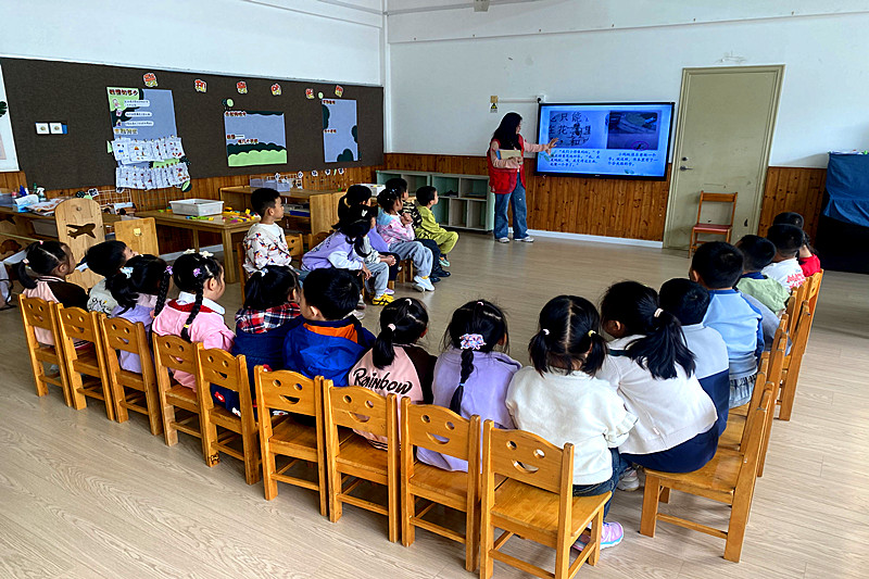 江苏省南京市秦淮区红花街道风光里社区关工委开展了“童年有书，未来有梦”主题阅读活动(2).jpg